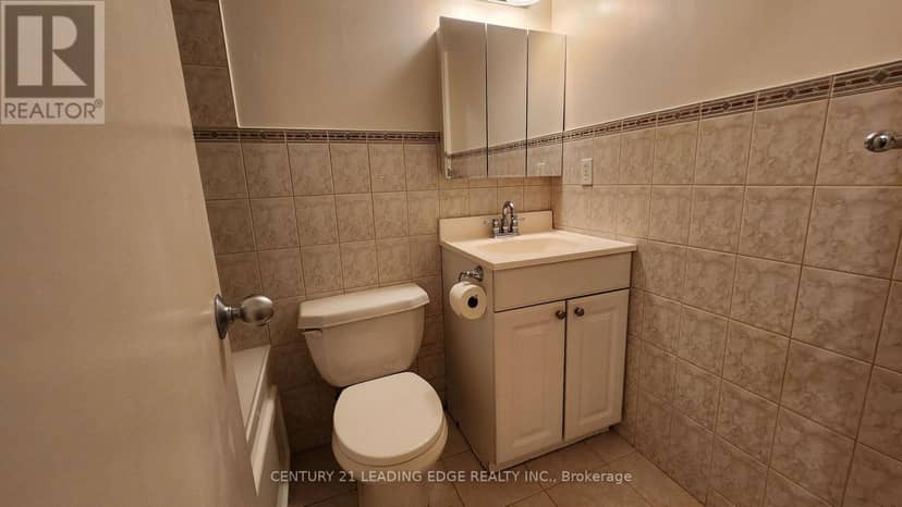 311 - 205 Hilda Avenue — photo 18 of 21