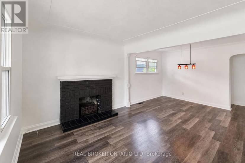 131 Bond Street — photo 7 of 40