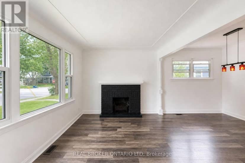 131 Bond Street — photo 8 of 40
