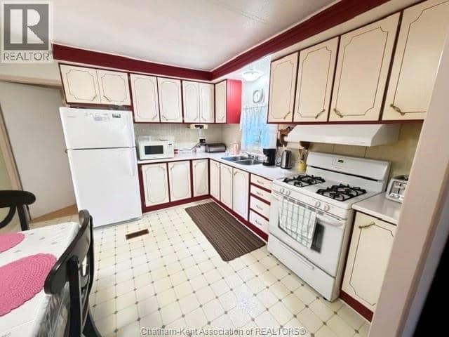 24 Sutton Court, Chatham, photo 3