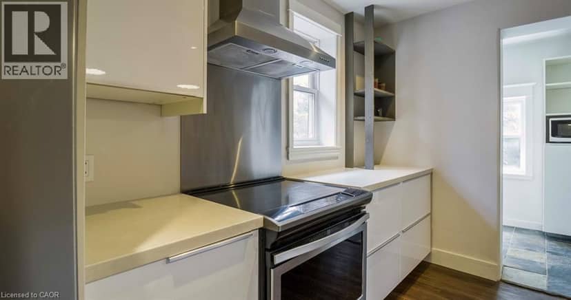 217 CAROLINE Street S — photo 11 of 40