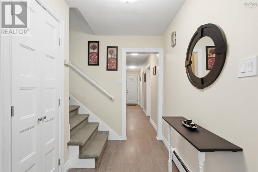 74 Hazelholme Drive, Halifax, photo 2