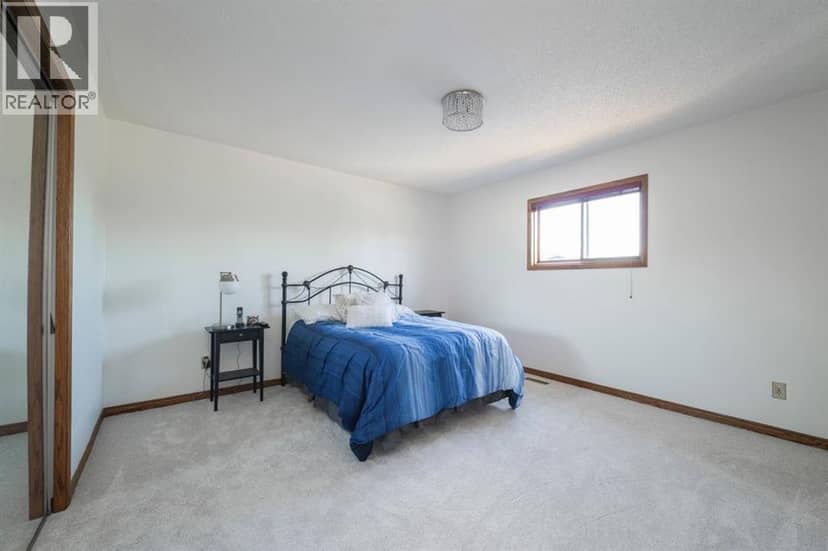 118 Dickins Close — photo 35 of 40