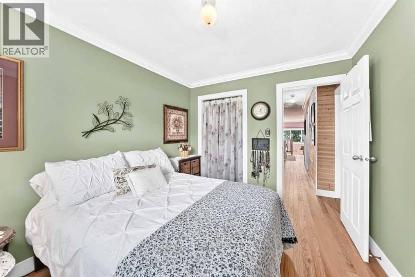 2220 22 Avenue — photo 23 of 40