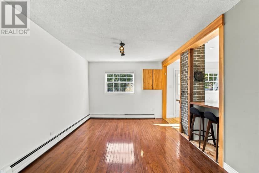 31 Smith Avenue — photo 11 of 33