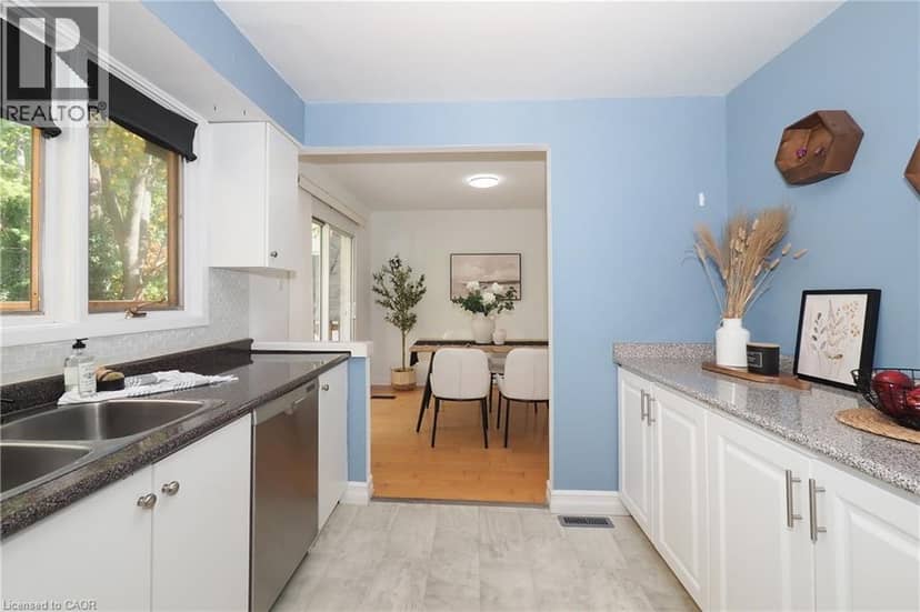 98 AMOS Avenue, Waterloo, photo 7