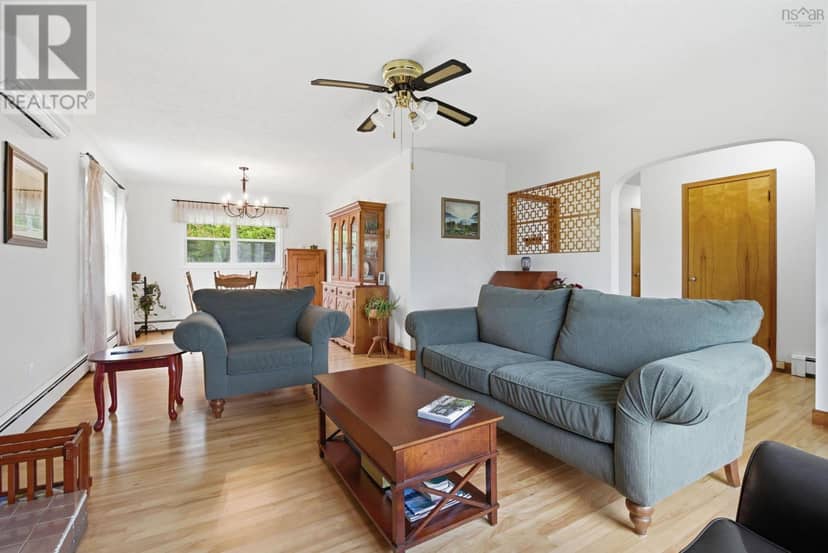 512 Windsor Junction Road — photo 10 of 40