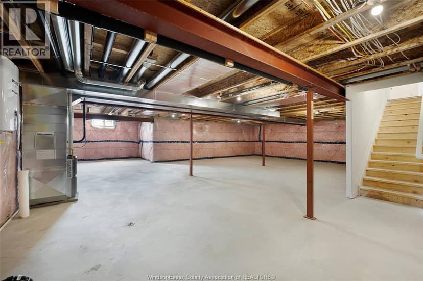 56 Redwood — photo 28 of 29