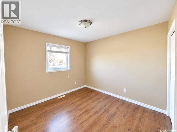 562 Blackburn CRESCENT — photo 10 of 31