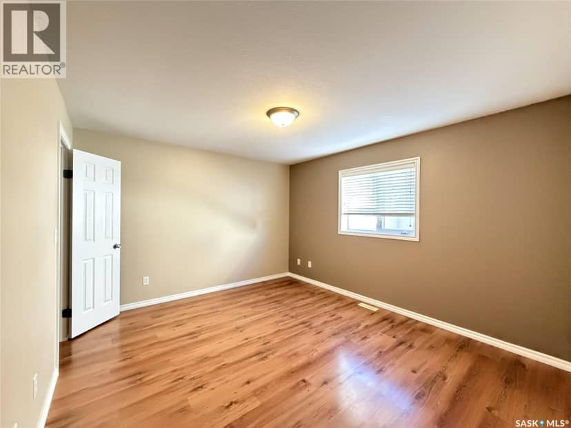 562 Blackburn CRESCENT — photo 18 of 31