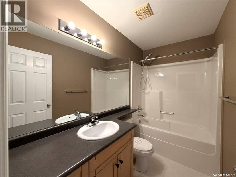 562 Blackburn CRESCENT — photo 15 of 31