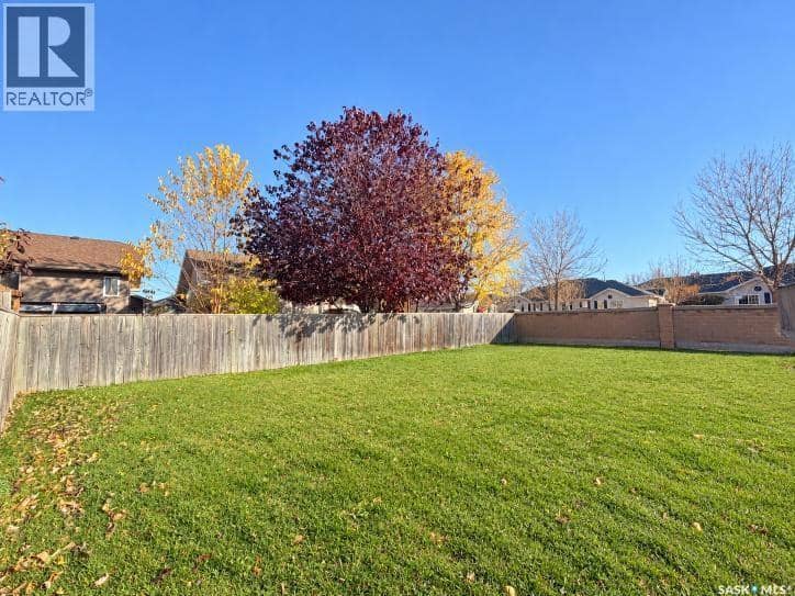 562 Blackburn CRESCENT — photo 28 of 31