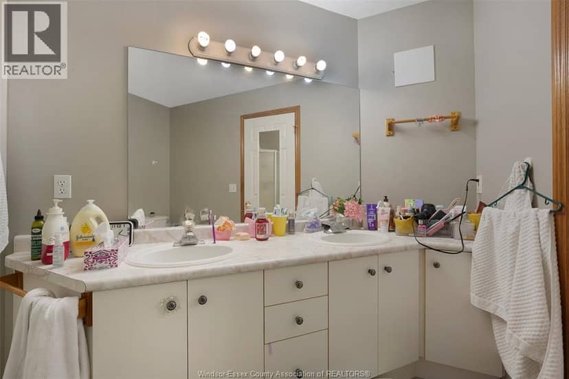 2314 St Clair Avenue — photo 19 of 40