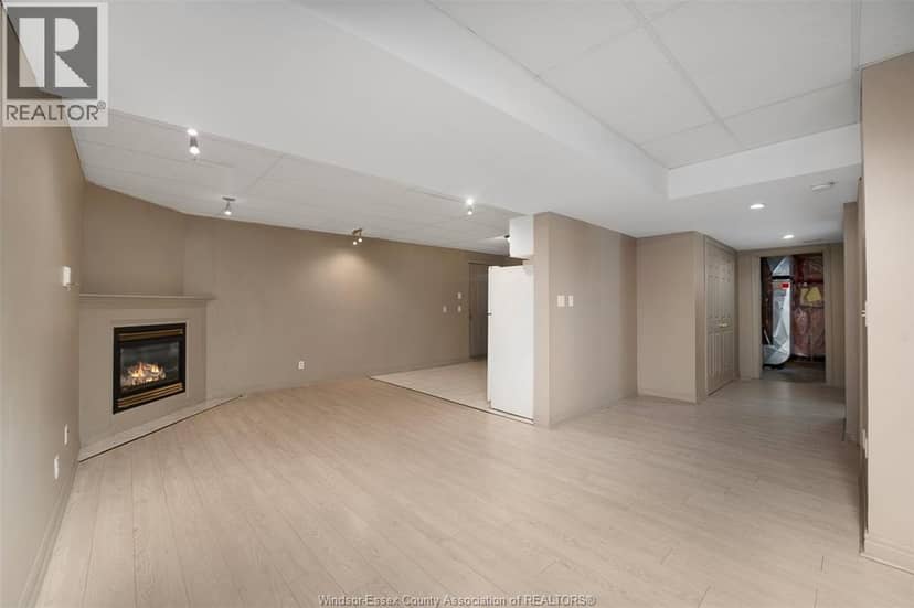 2314 St Clair Avenue — photo 26 of 40