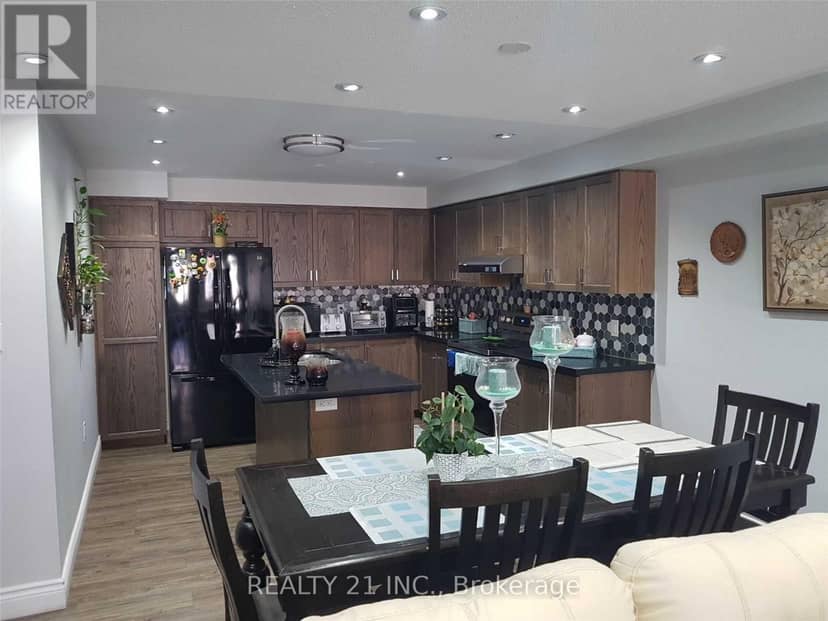 37 Pringdale Gardens Circle, Toronto, photo 3