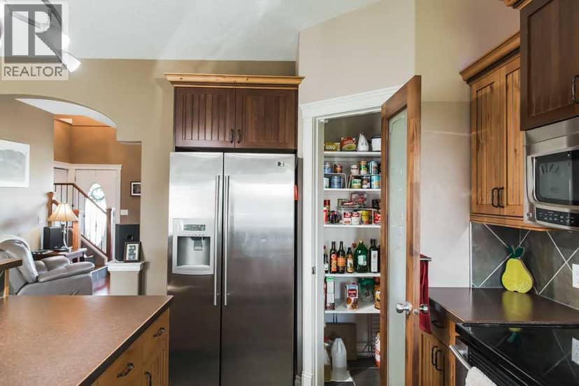 7925 Carriage Lane Drive — photo 14 of 40
