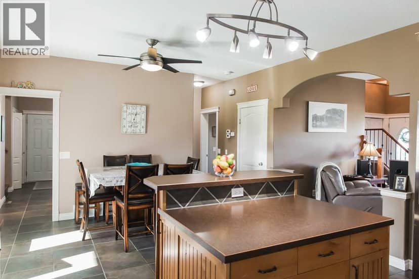 7925 Carriage Lane Drive — photo 13 of 40