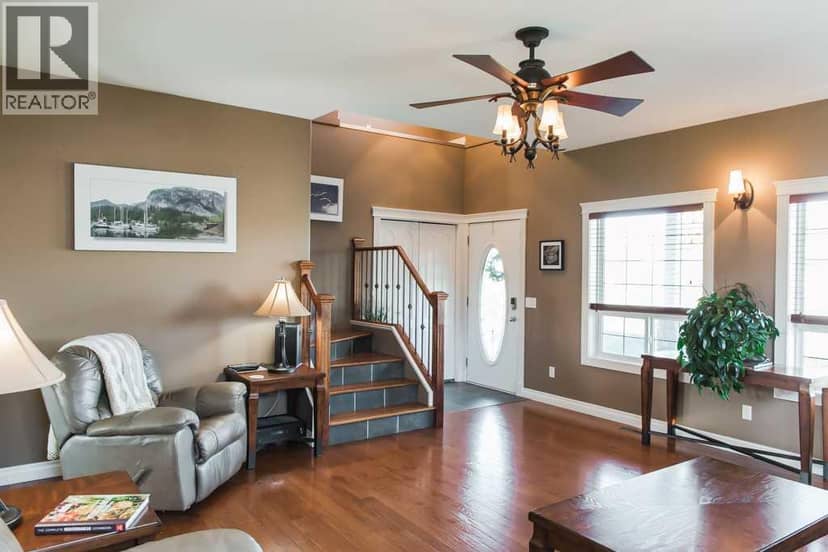 7925 Carriage Lane Drive — photo 17 of 40