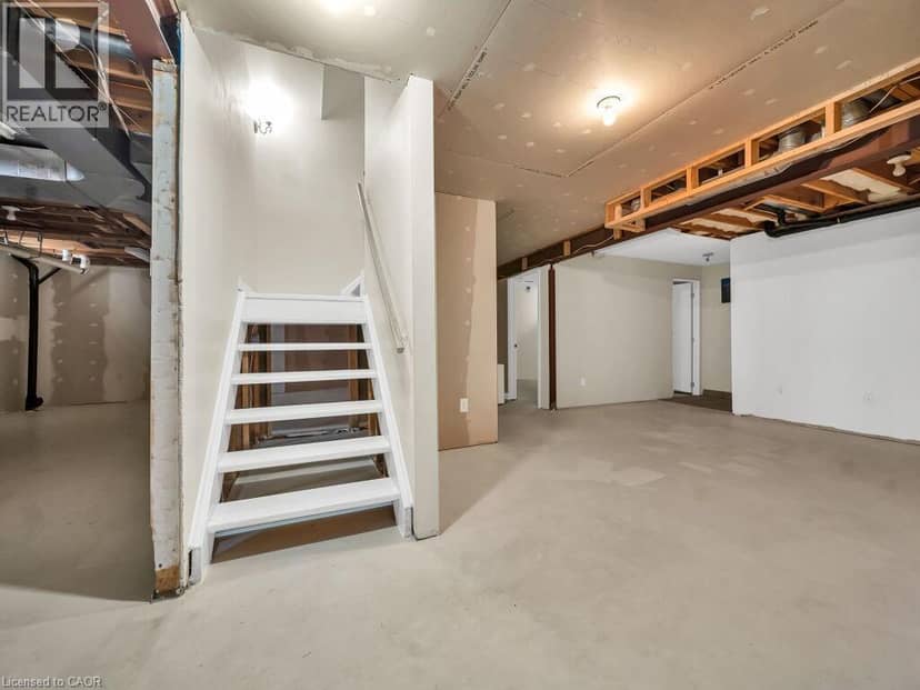 16 GLENNIE Court — photo 34 of 40