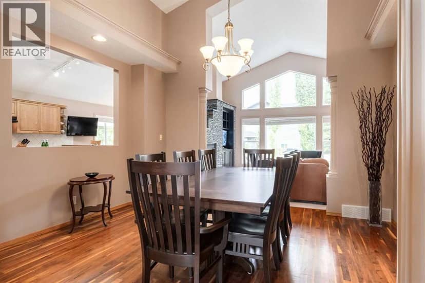 133 Strathlea Court SW — photo 10 of 40