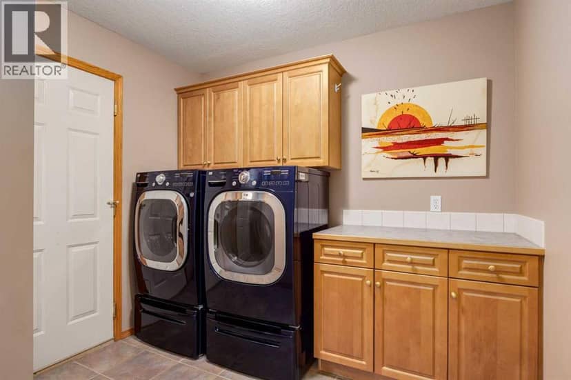133 Strathlea Court SW — photo 18 of 40