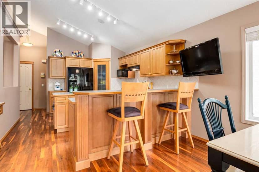 133 Strathlea Court SW, Calgary, photo 8