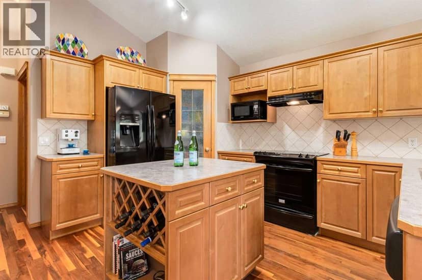 133 Strathlea Court SW, Calgary, photo 6