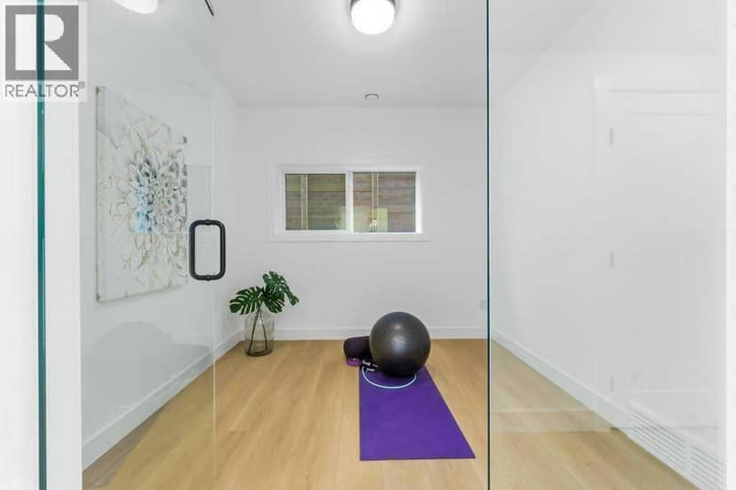 2220 8 Street NE — photo 37 of 40