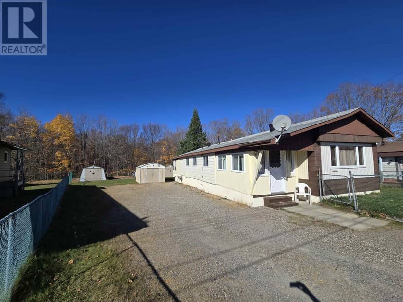 11 Chalmers CRES, Elliot Lake, photo 2