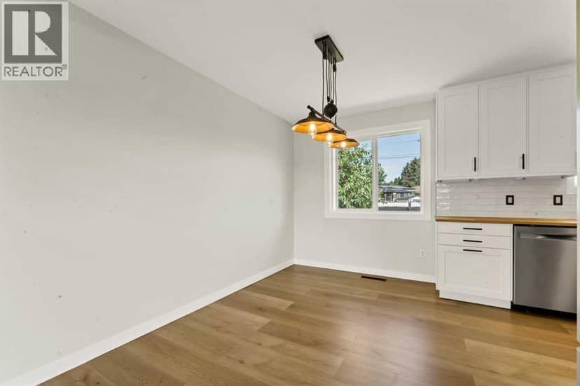 2711 Dunmore Road SE — photo 9 of 40