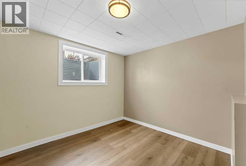2711 Dunmore Road SE — photo 32 of 40