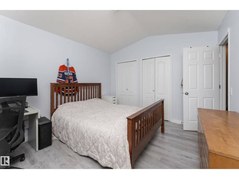 112 Brintnell Bv NW — photo 16 of 37
