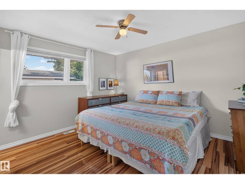 6512 94 AV NW — photo 16 of 40