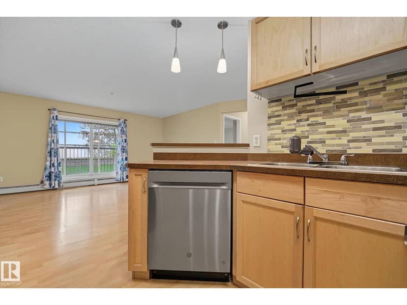 #102 646 McAllister Lo SW — photo 13 of 40