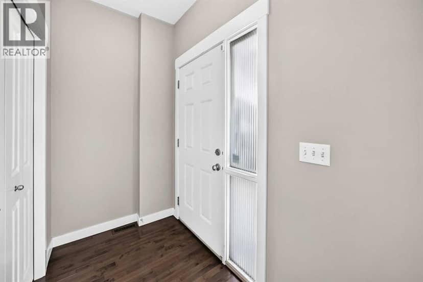 63 skyview springs Circle NE, Calgary, photo 5