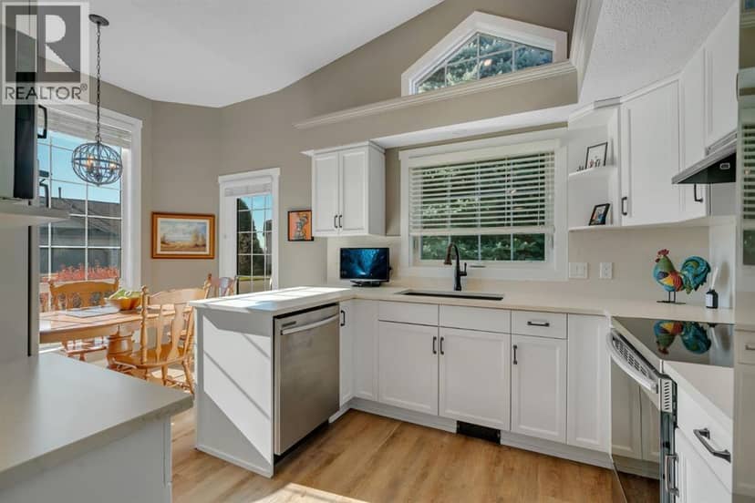 55 Douglas Woods Park SE — photo 9 of 40