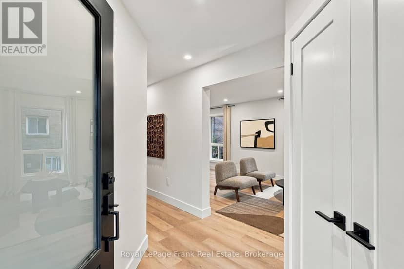 10 Delaney Drive, Ajax, photo 4