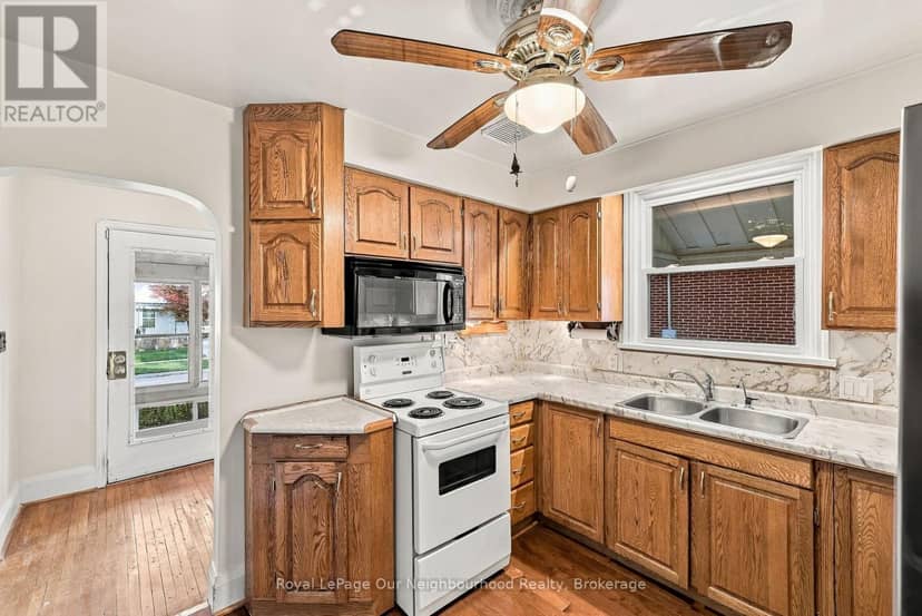 868 Grierson Street — photo 12 of 40