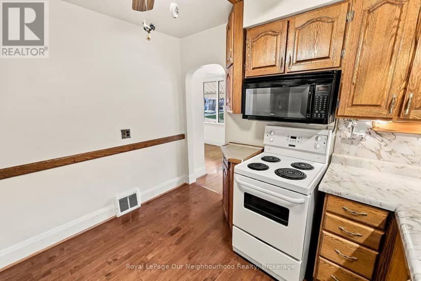 868 Grierson Street — photo 13 of 40