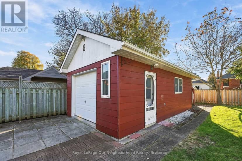 868 Grierson Street — photo 35 of 40