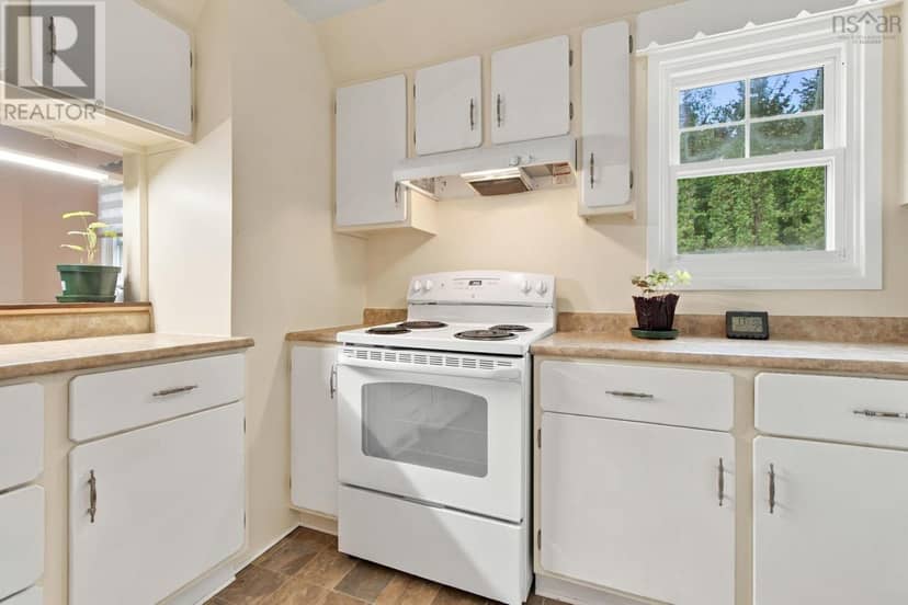 104 Lakeview Avenue — photo 14 of 40