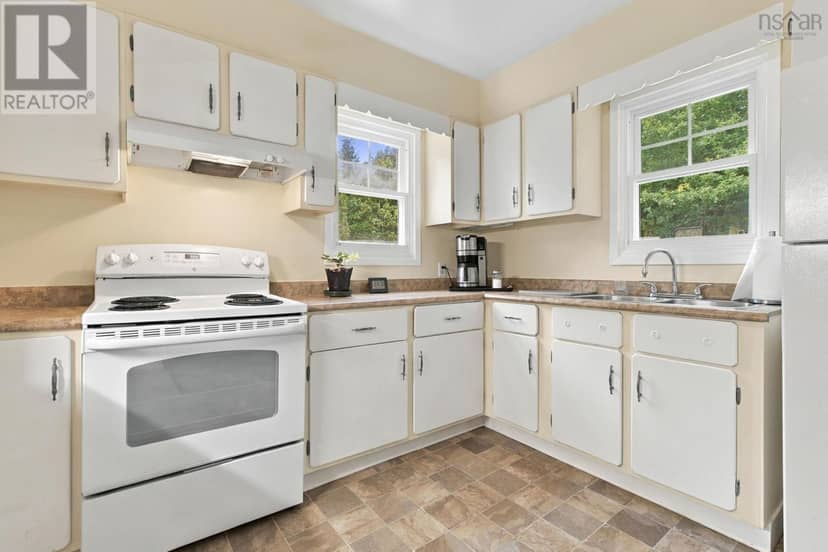 104 Lakeview Avenue — photo 12 of 40