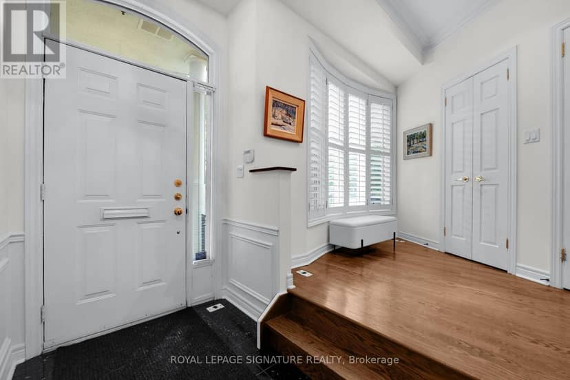 104 Pleasant Boulevard, Toronto, photo 2
