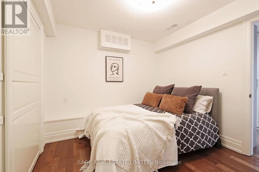 133 Glengrove Avenue W — photo 30 of 36