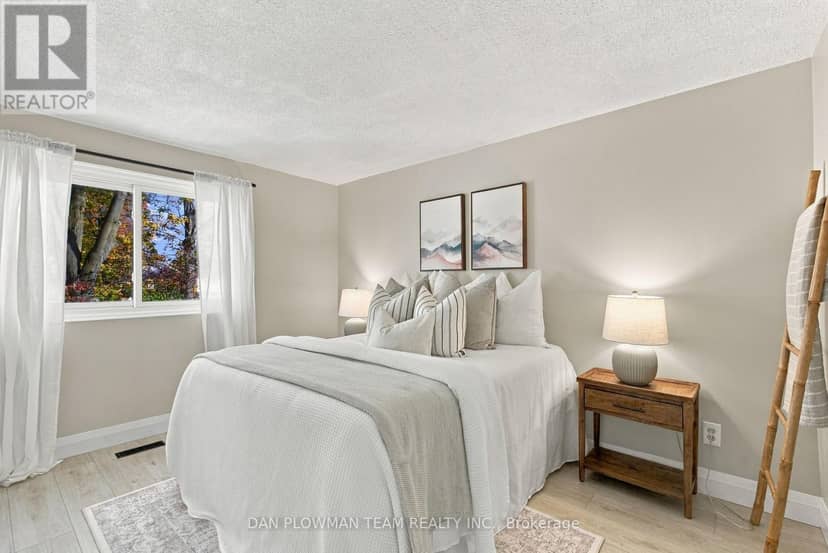 1385 Fenelon Crescent — photo 19 of 30