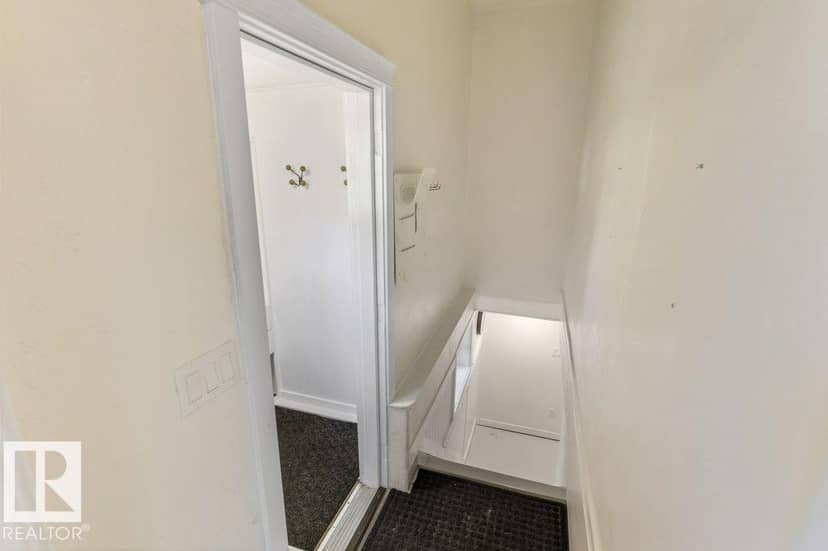 10706 75 AV NW — photo 24 of 40