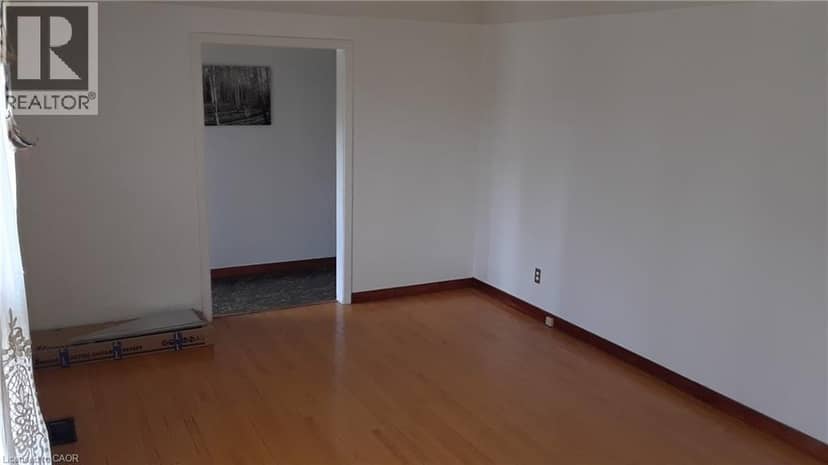 160 ERB Street E — photo 11 of 20