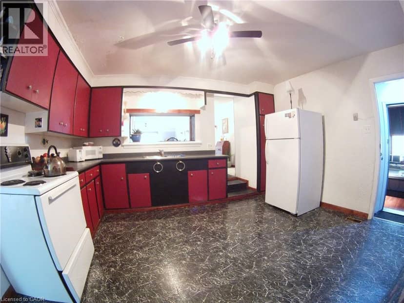 160 ERB Street E — photo 17 of 20