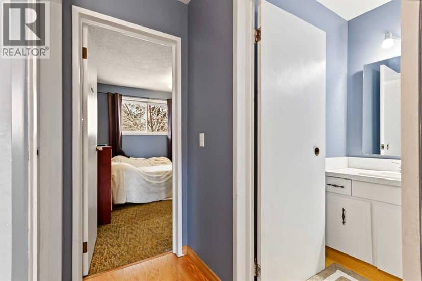 529 42 Street SE — photo 13 of 31