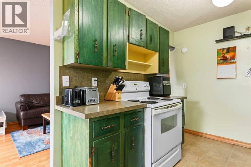 529 42 Street SE — photo 10 of 31